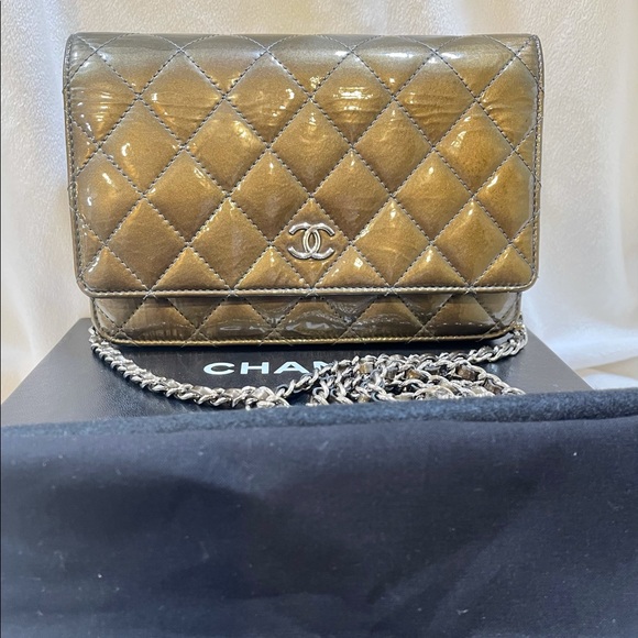 ❌SOLD❌💯Authentic Chanel Wallet on Chain WOC Green - Picture 1 of 15
